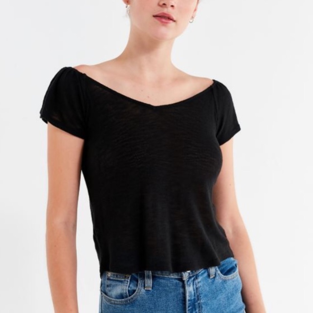 URBAN OUTFITTERS FLOWY BLACK TOP SIZE M NWOT